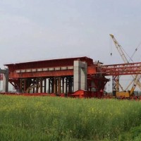 梅州移動(dòng)模架架設(shè)于機(jī)架前部？