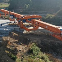 架橋機租賃隨著各種公路、鐵路建設工程的增多被人們所認識