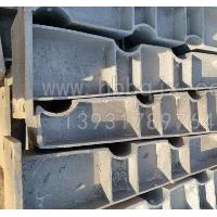 上海防撞護(hù)欄支架定做/河北泊泉機(jī)械制造供應(yīng)鑄鐵橋梁支架